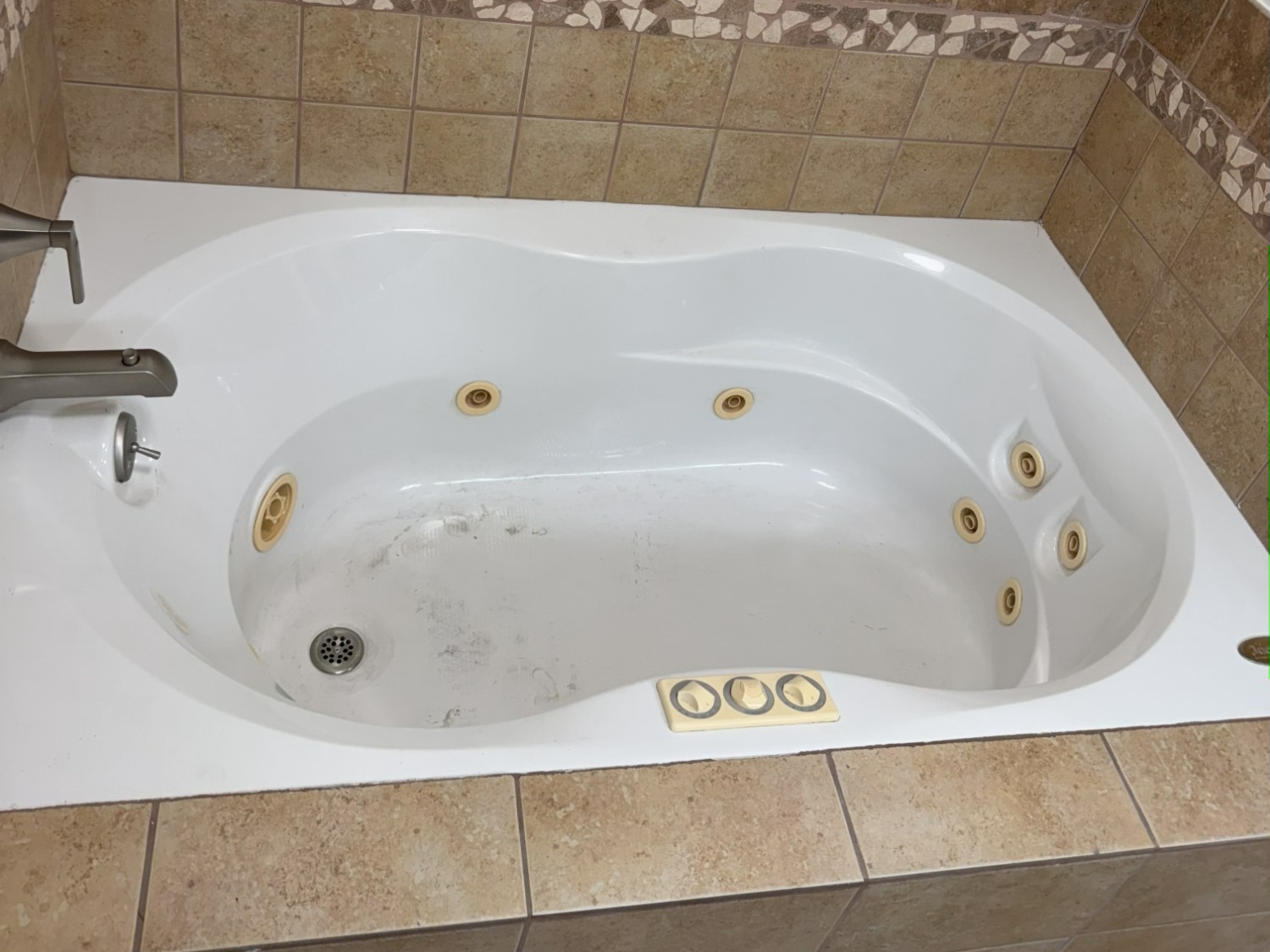 CE3BFBC2-EAE6-4E04-8064-EE801CE0C464 CE3BFBC2-EAE6-4E04-8064-EE801CE0C464